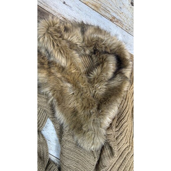 MINT Jennifer Lopez Long Women's Open M Removable Fur Collar Gold Sweater - Picture 9 of 10